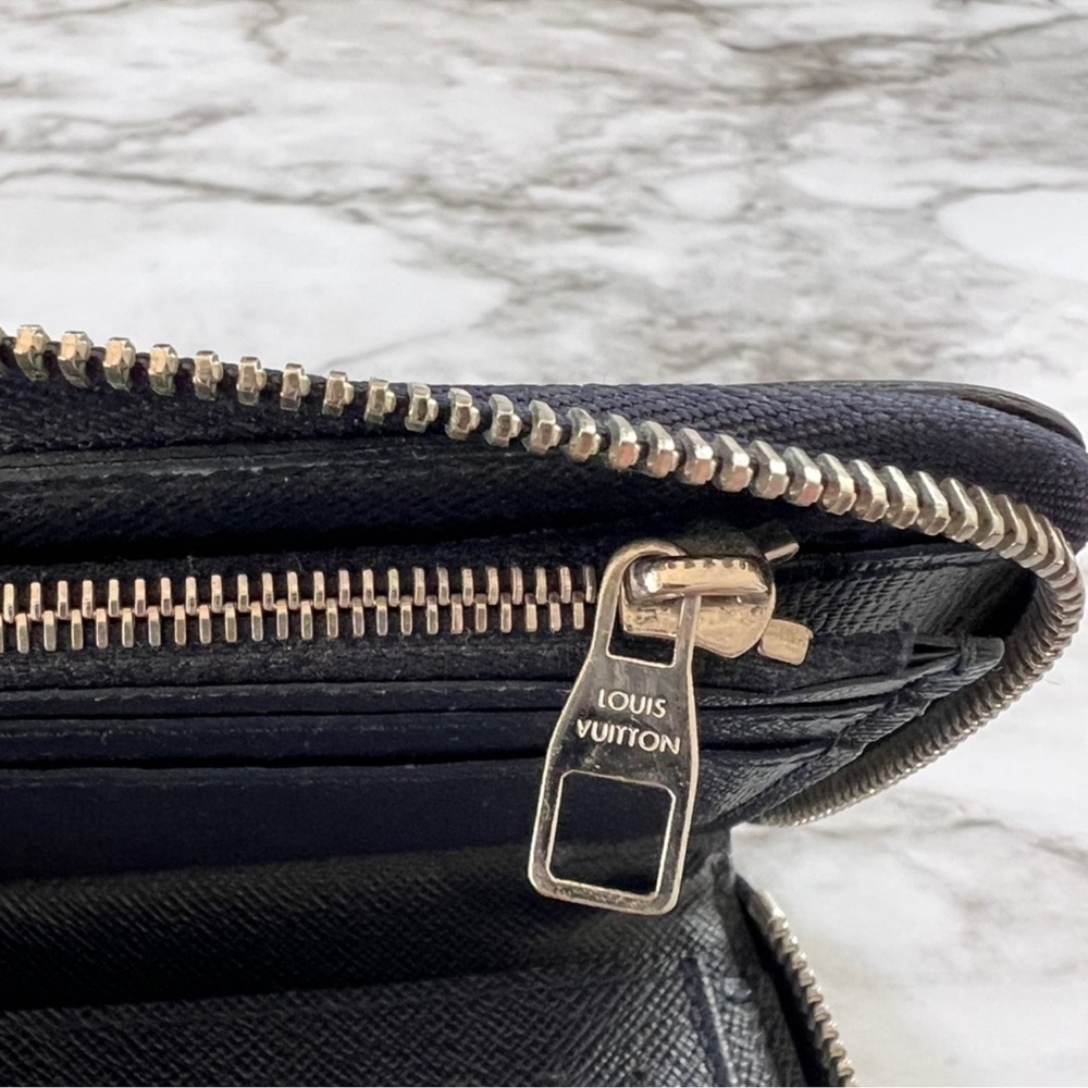 Authentic Louis Vuitton Vertical Epi Organizer Wallet - Picture 7 of 9